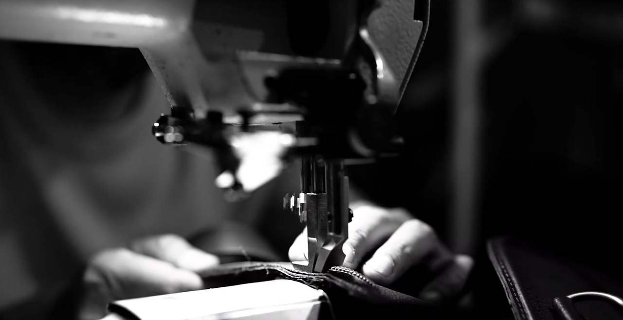 Industrial stitching of Avarro leather goods